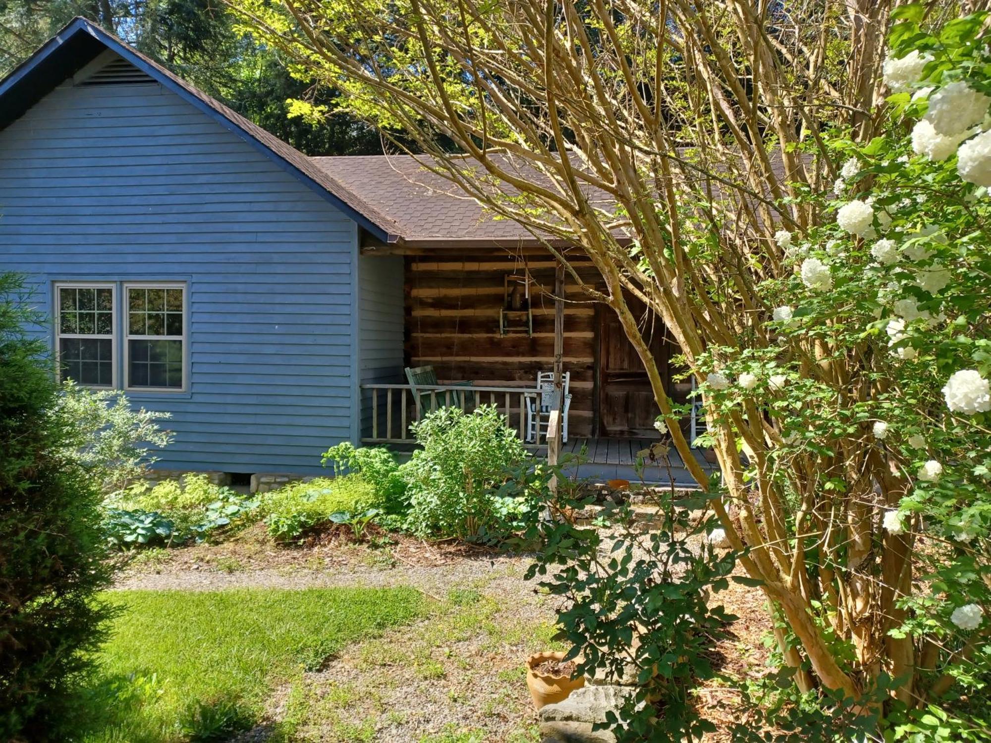 Restored1850S Log Cabin, With Gazebo And Gardens! 1 Mile To Downtown Weaverville Exterior foto
